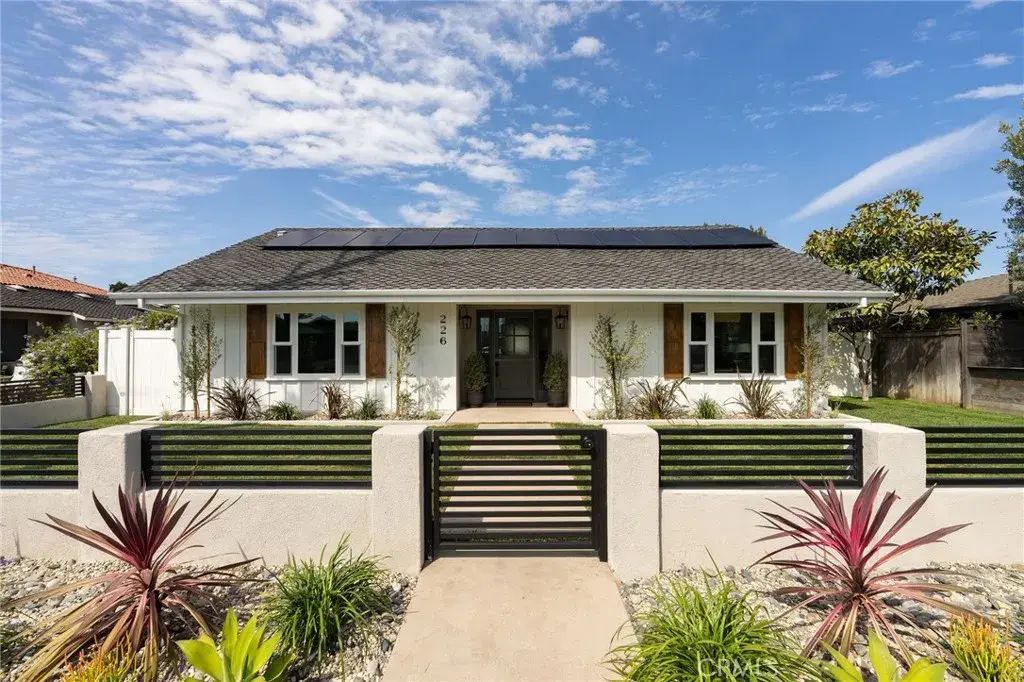 226 Santa Isabel Ave, Costa Mesa