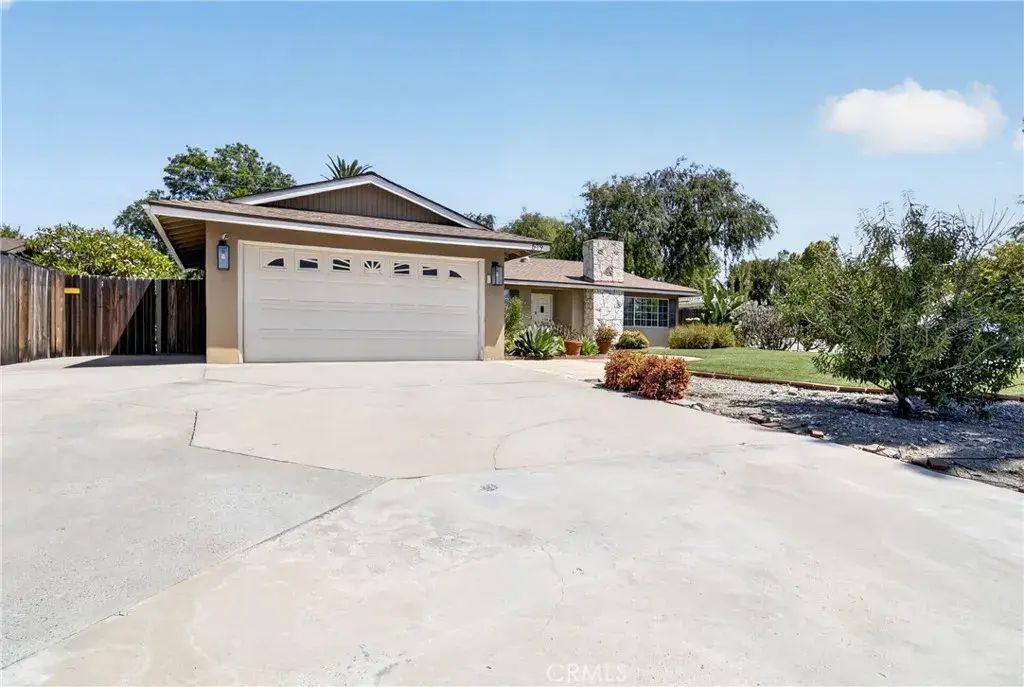 579 Aurora, Claremont