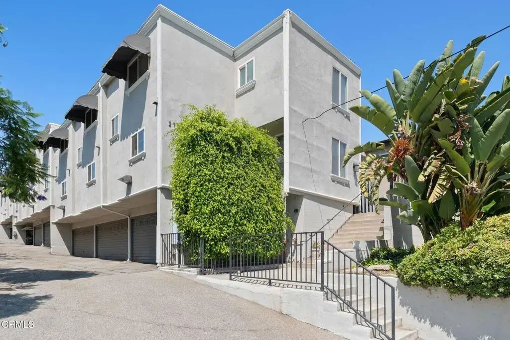 2737 Montrose Avenue 105, Montrose