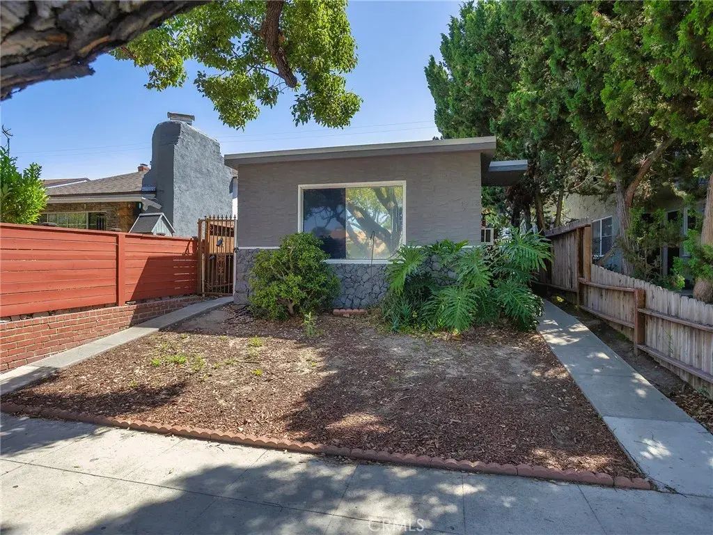 1218 N Hollywood Way, Burbank