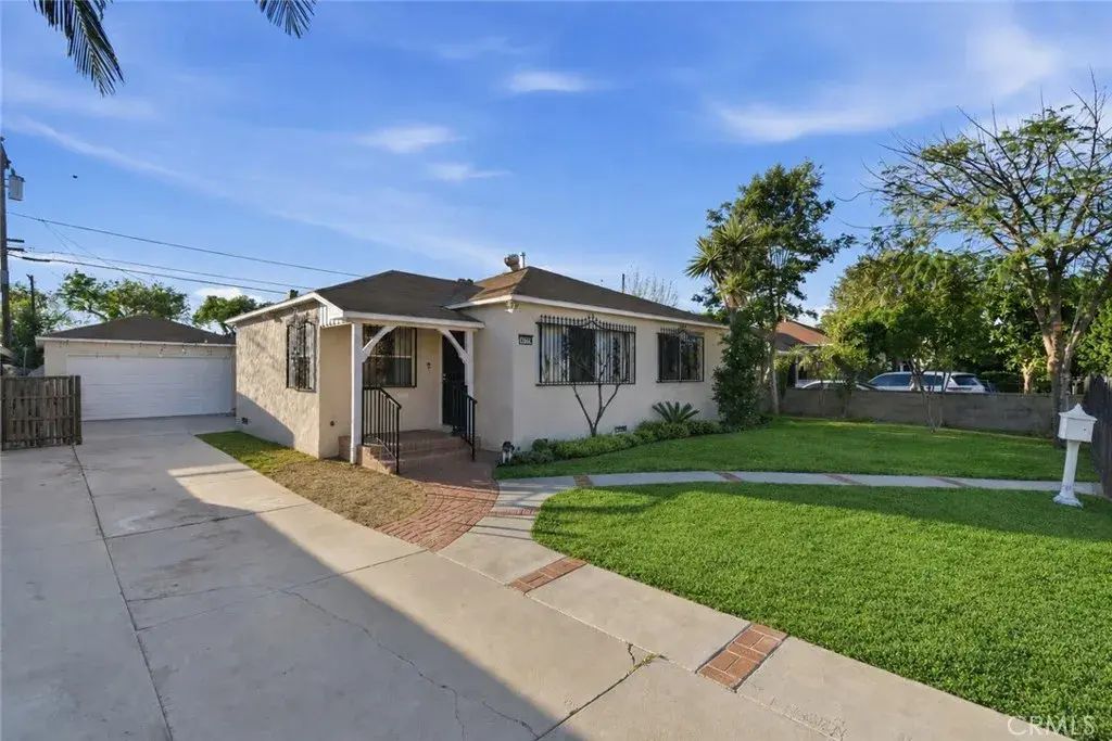 10731 Wright, South Gate