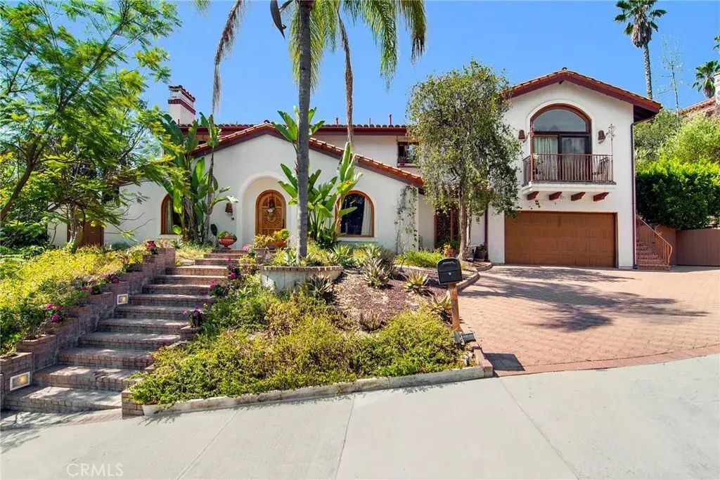 18690 Pasadero Drive, Tarzana