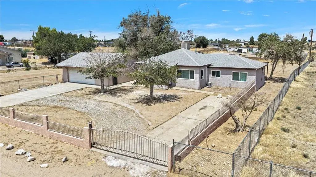 15212 Dos Palmas, Victorville