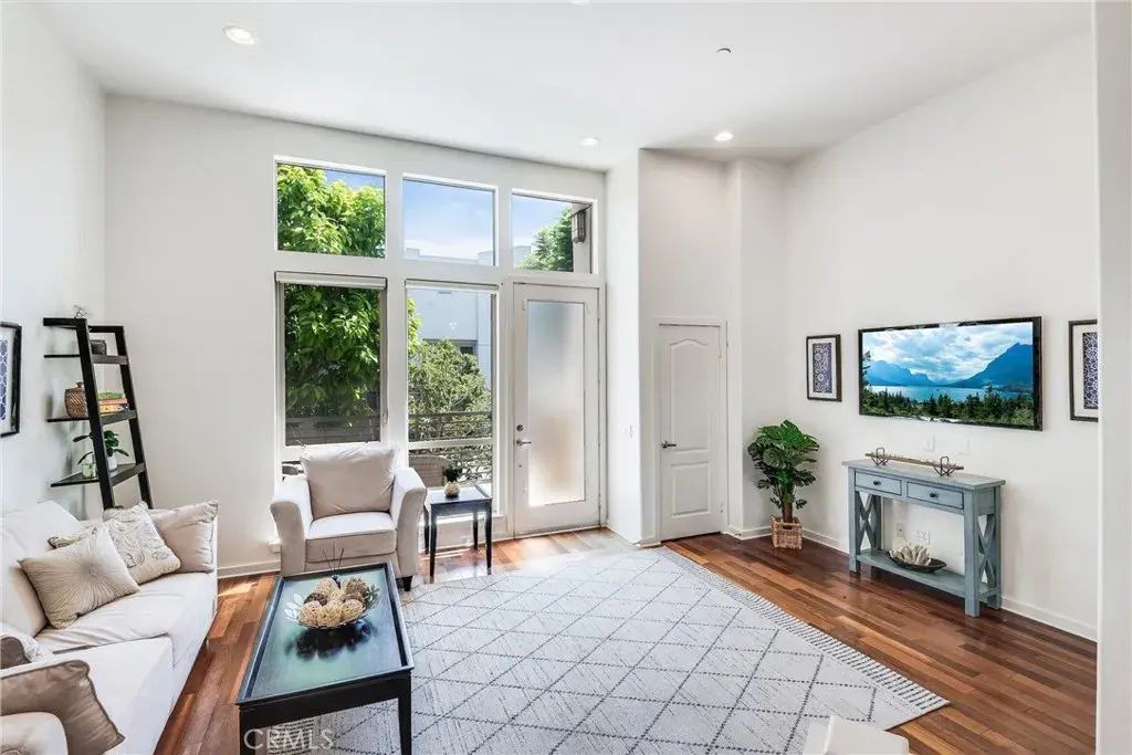 5403 W 149th Place 3, Hawthorne