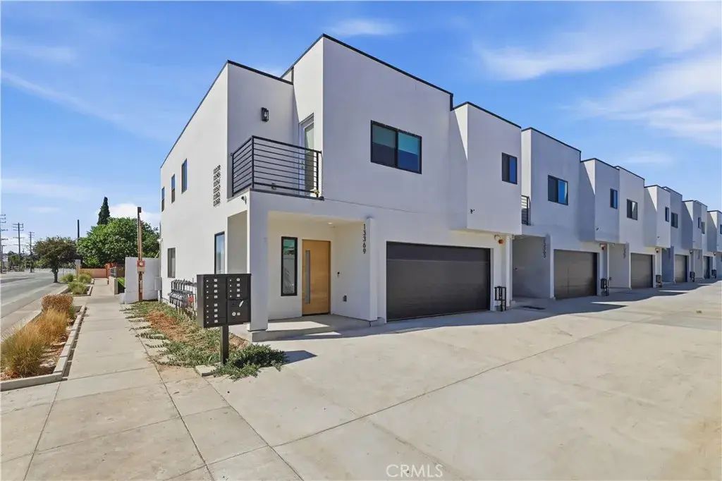 13369 W Cellest Parkway, Pacoima