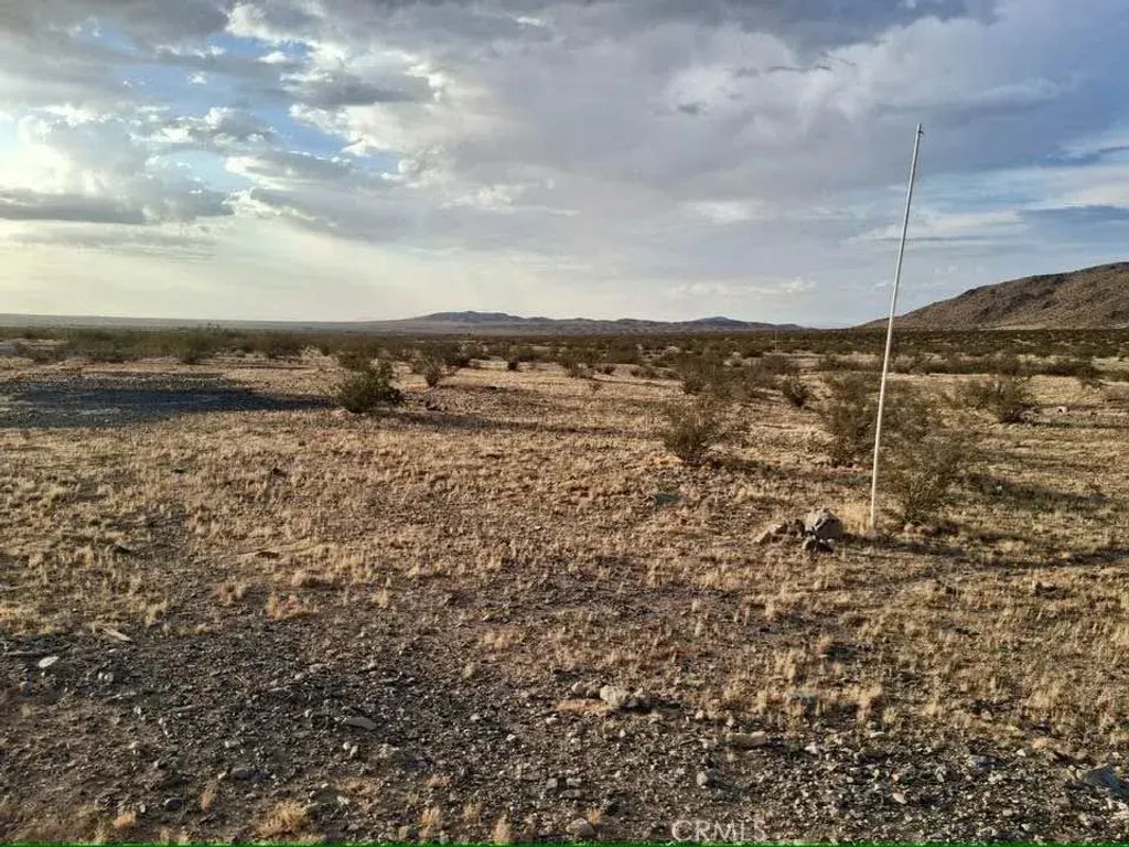 Mustang Trail. 042020210, Helendale