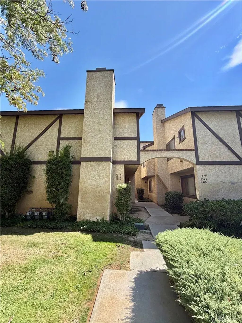 1316 W Avenue J4, Lancaster