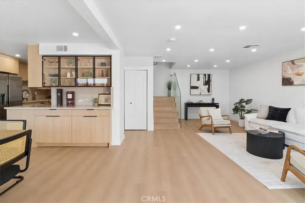 10234 Variel 12, Chatsworth