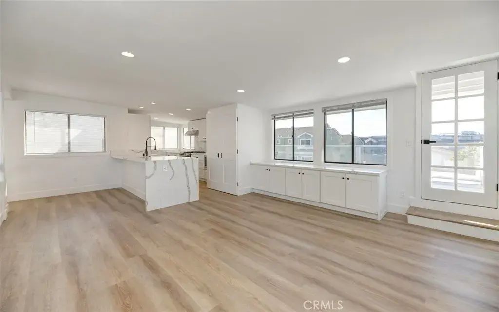 1090 Loma Drive, Hermosa Beach