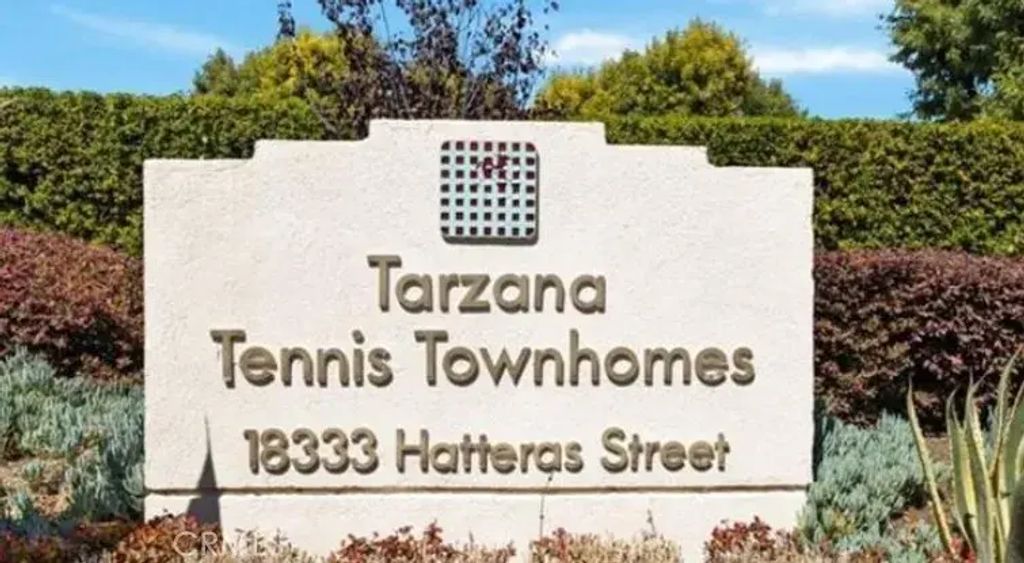 18333 Hatteras 68, Tarzana
