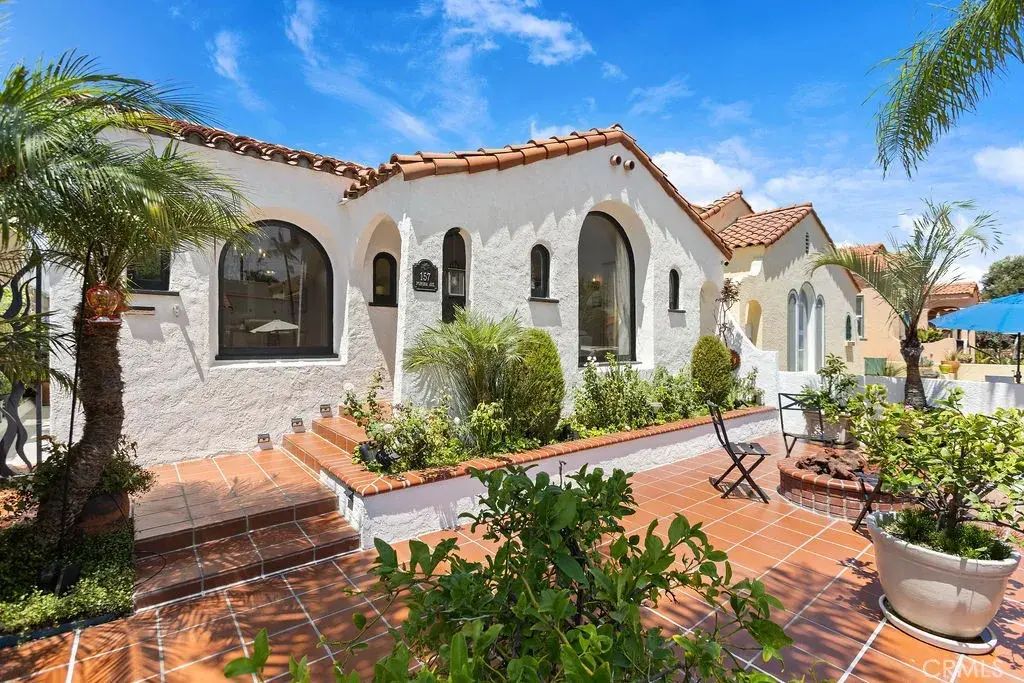 157 Pomona, Long Beach