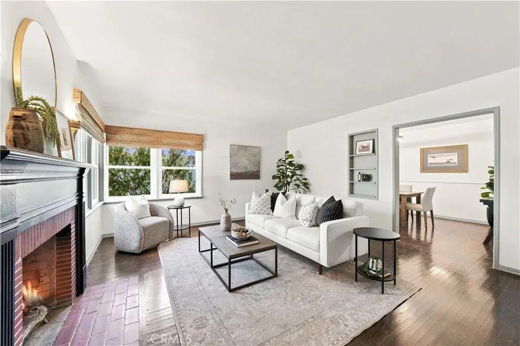 528 W Burnett, Long Beach