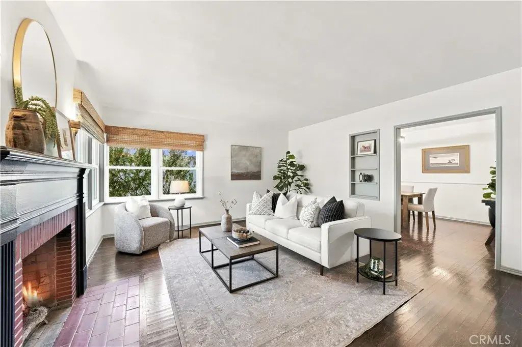 528 W Burnett, Long Beach