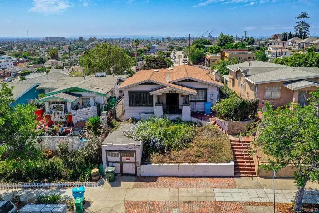 2749 Market Street, 