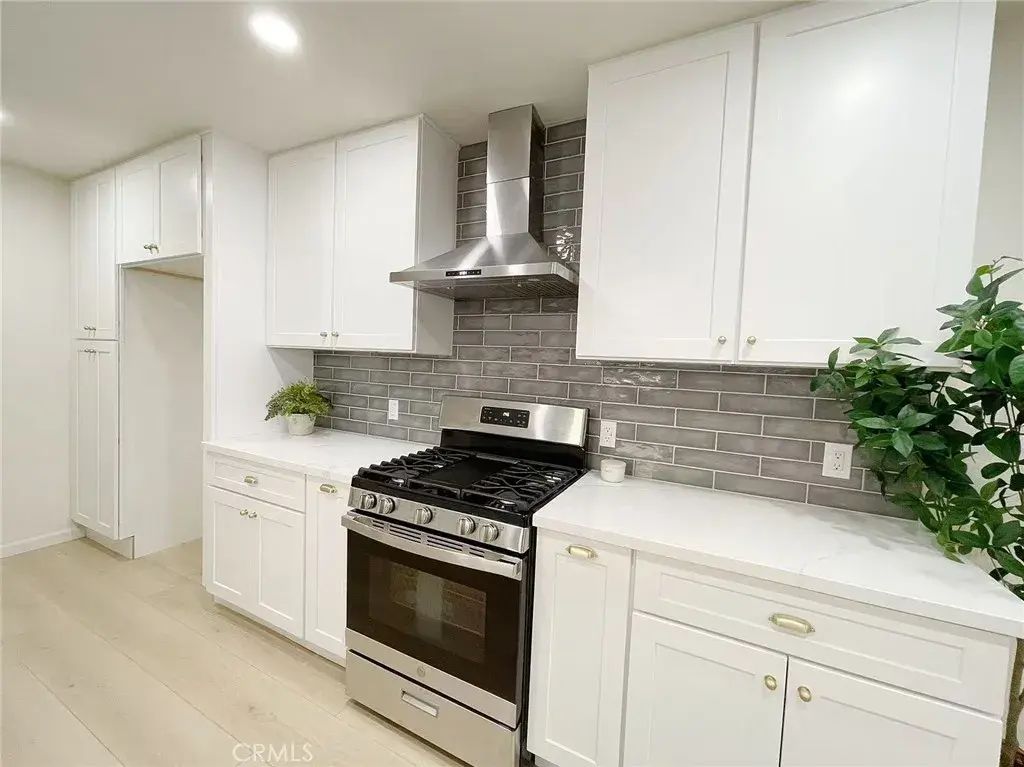 877 W Edna, Covina