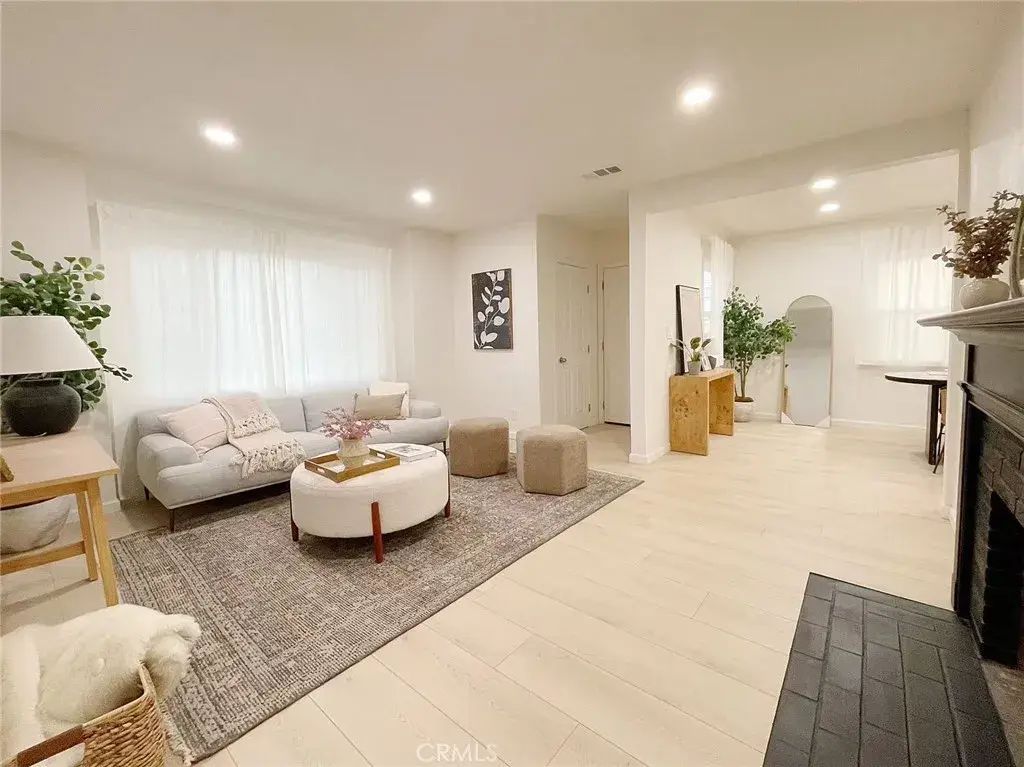 877 W Edna, Covina