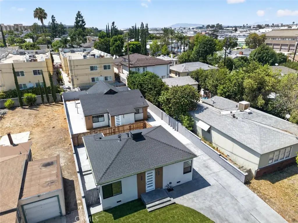 2325 N Naomi Street, Burbank