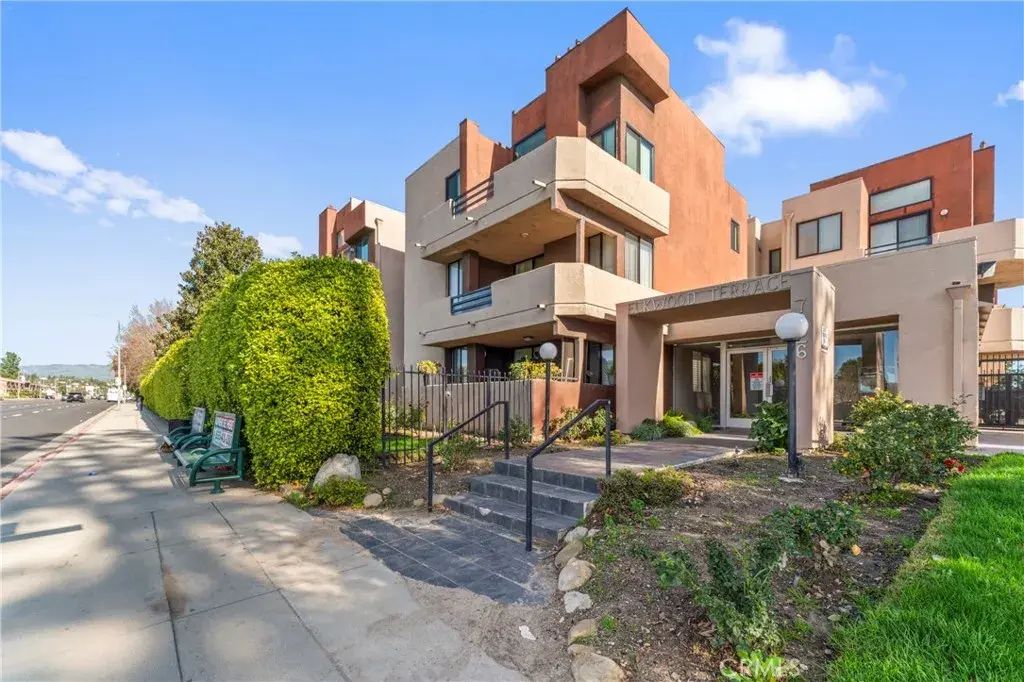 7826 Topanga Canyon Blvd 308, Canoga Park