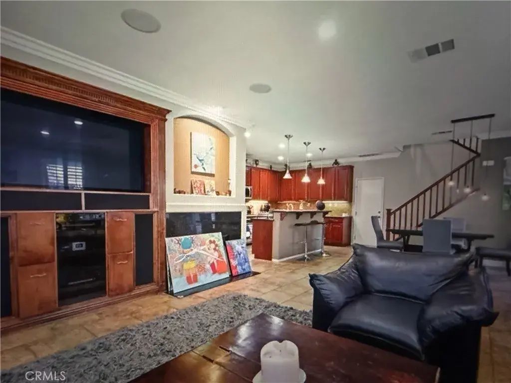 24081 Stone Creek, Valencia