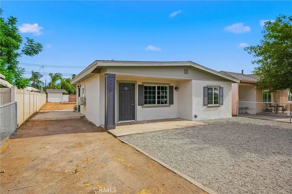 221 Pleasant View, Colton