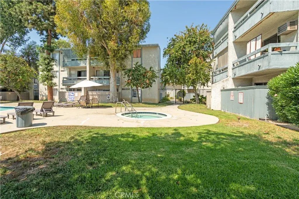 21800 Schoenborn 126, Los Angeles