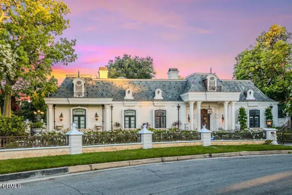 567 Meadow Grove Street, La Canada Flintridge