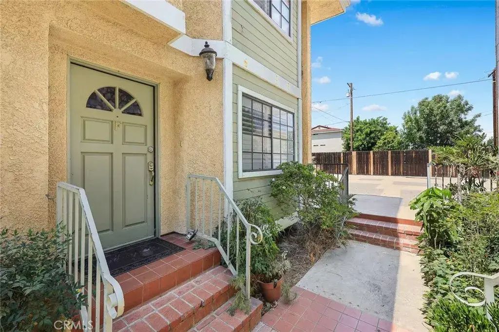 25 Palmetto Drive F, Alhambra