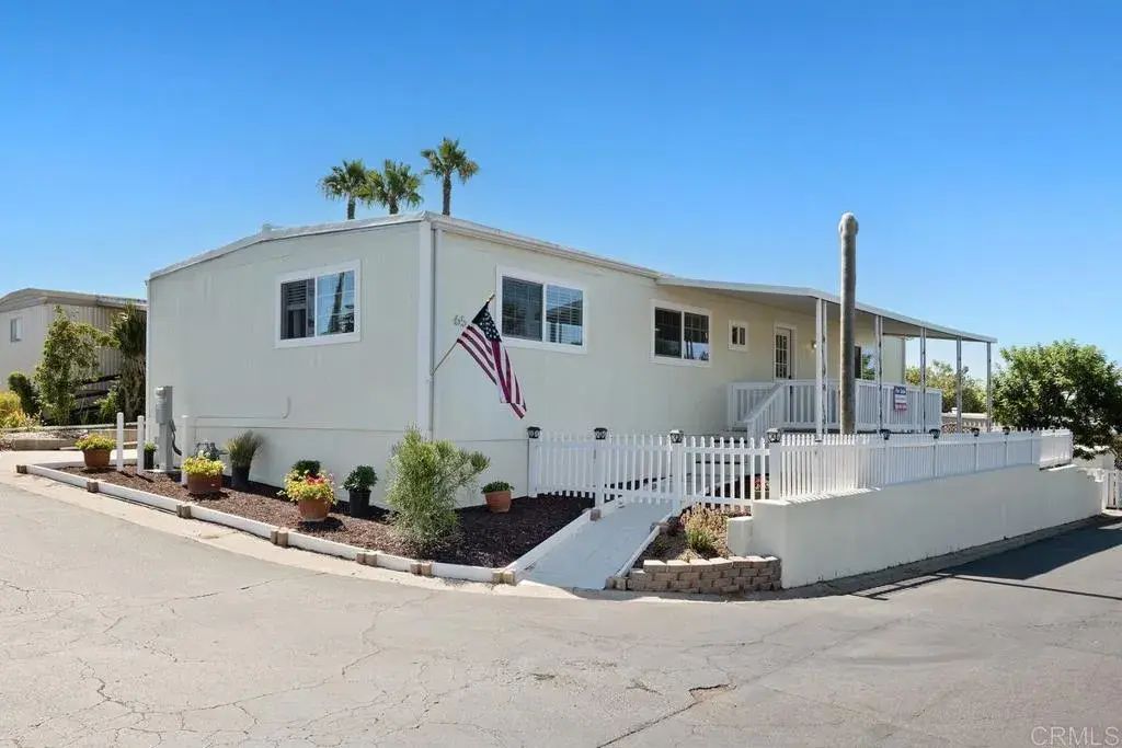 1120 E Mission Rd 65, Fallbrook