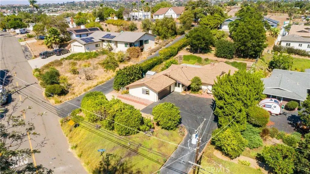1065 Anza, Vista