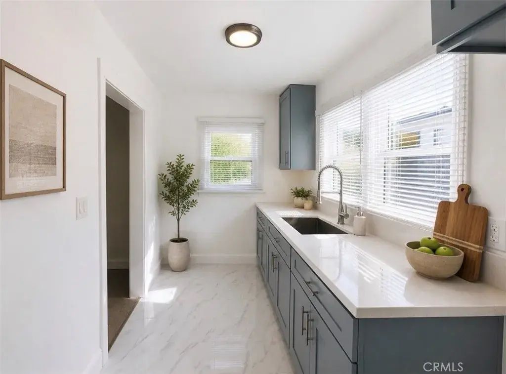4215 S Budlong, Los Angeles