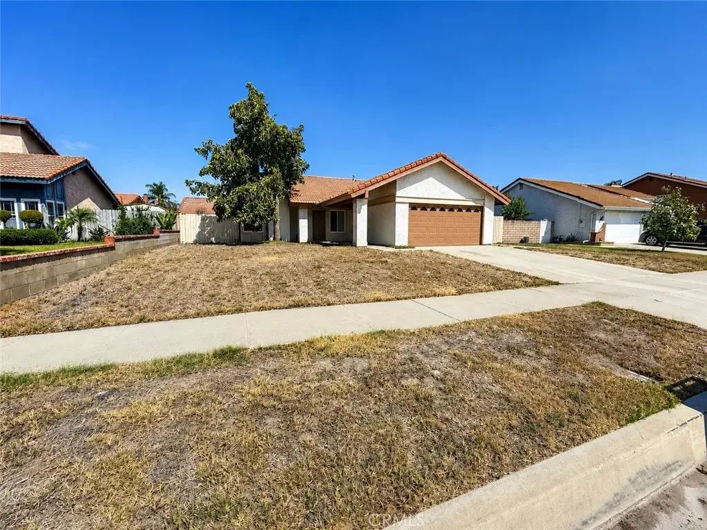 2703 S Fern, Ontario