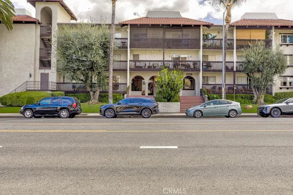 5334 Lindley, Los Angeles