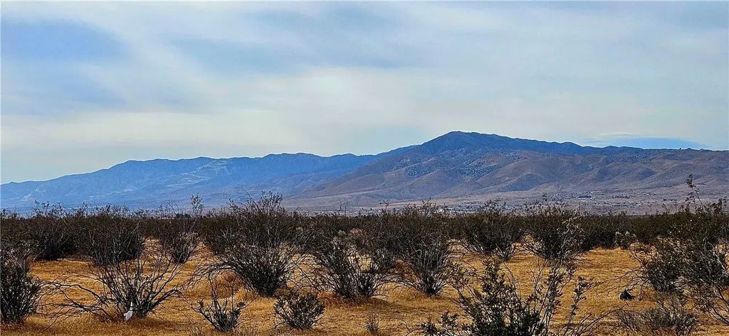 800 Las Tunas Dr., Apple Valley