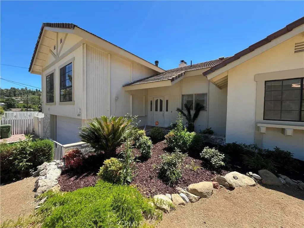 4527 Stark, Woodland Hills