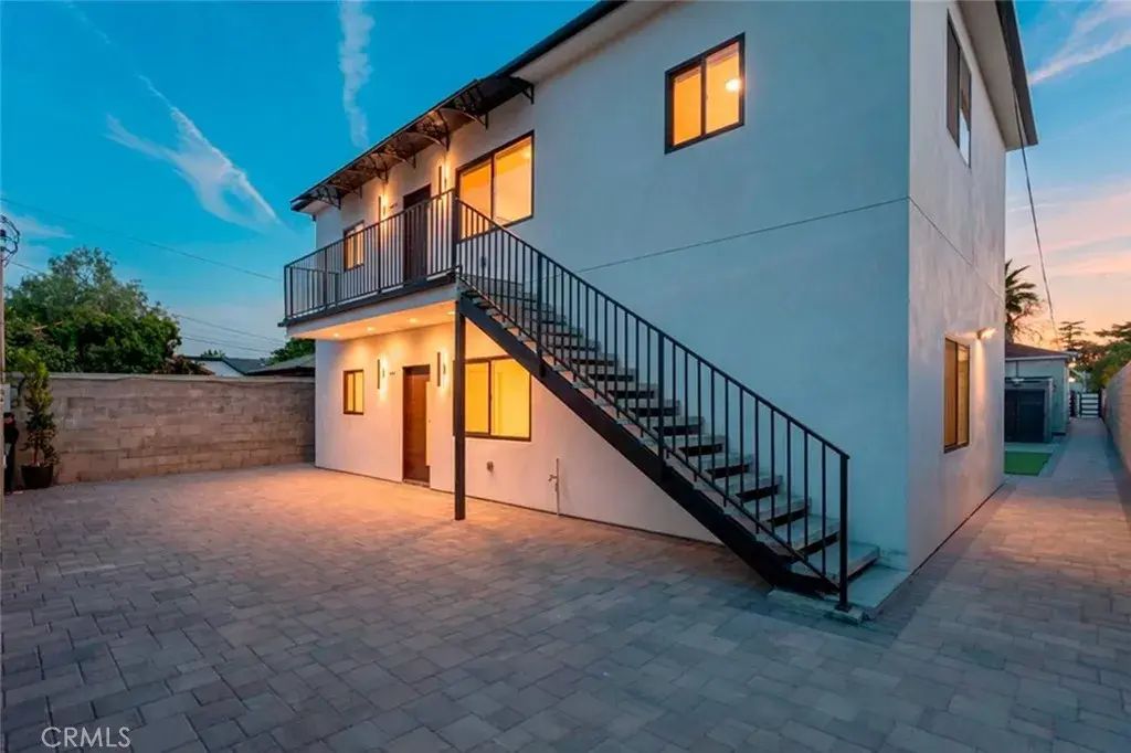 11120 Emelita Street, North Hollywood