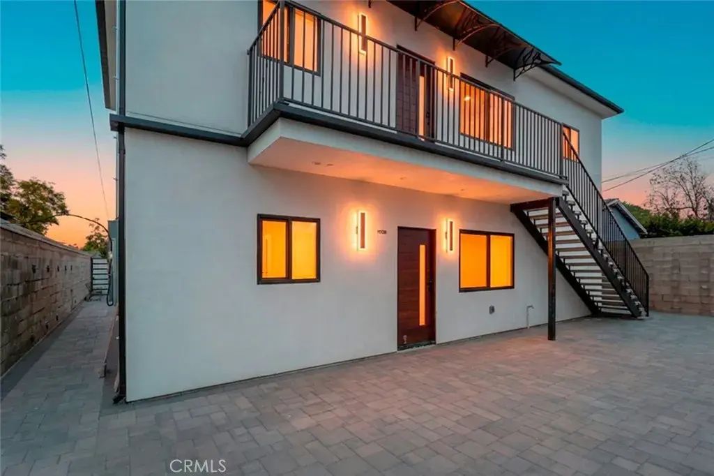 11112 Emelita Street, North Hollywood