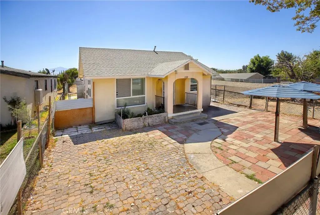 125 N Date Avenue, Rialto