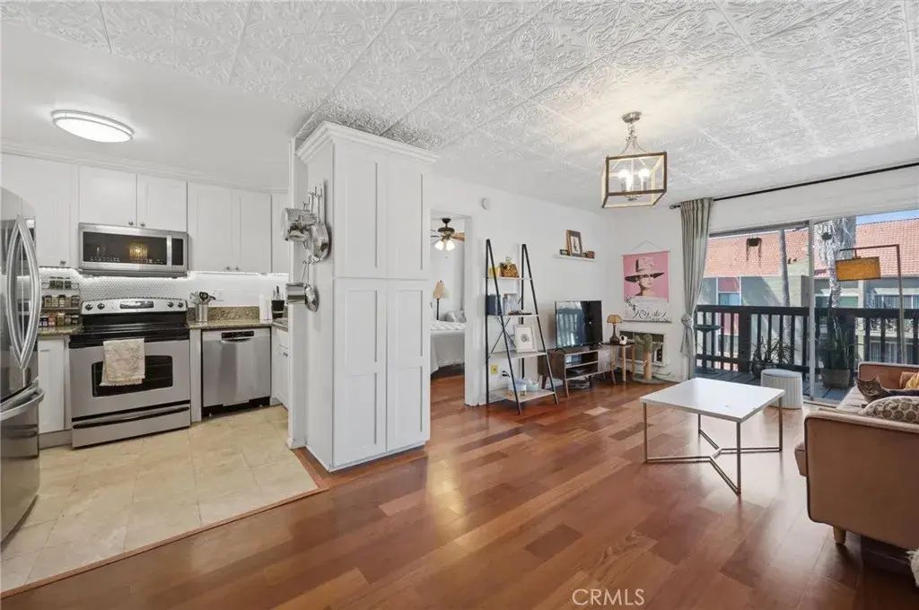 525 S Ardmore Avenue 320, Los Angeles