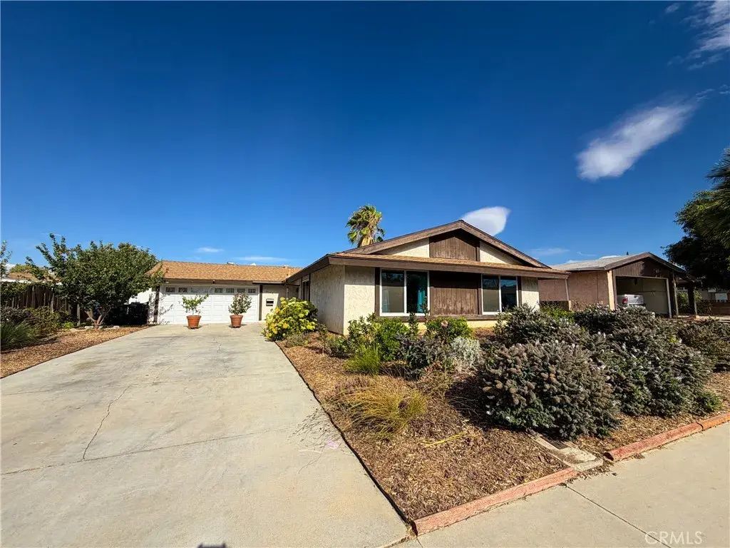 44148 Gingham Avenue, Lancaster