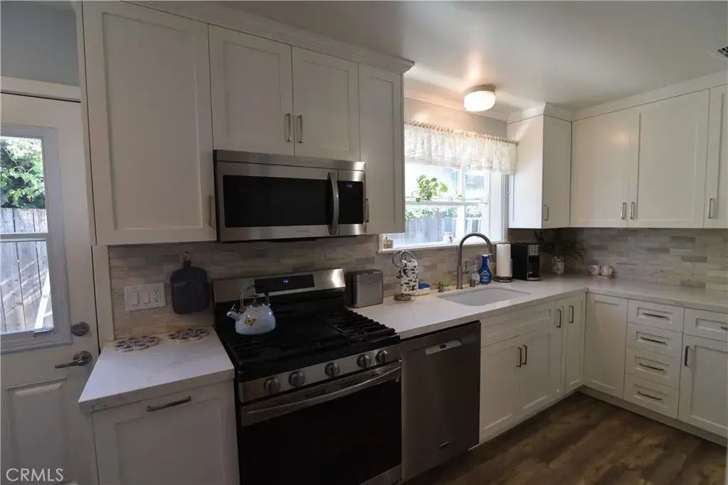 6242 Kenwater, Los Angeles