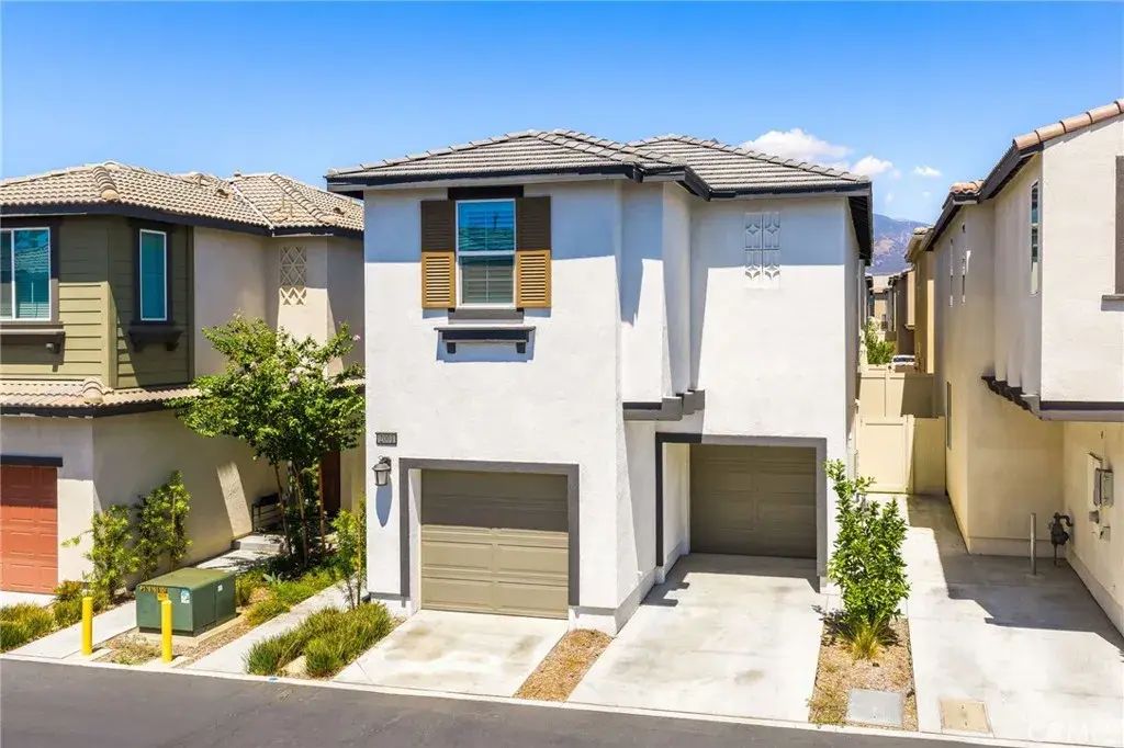 2001 Dewdrop, Upland