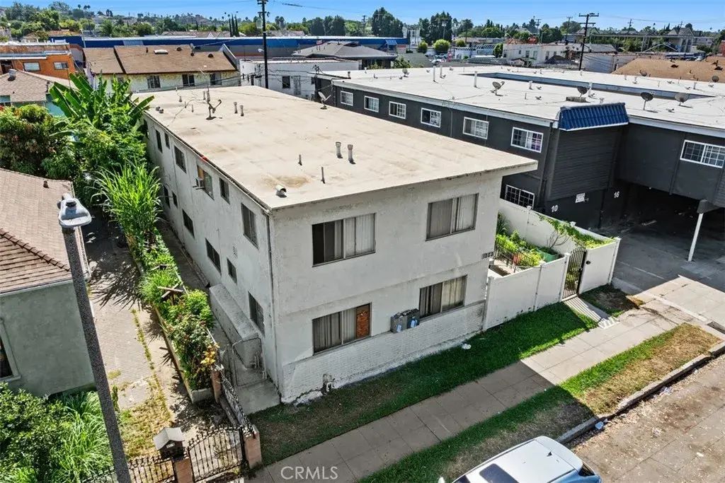 1868 Gardenia Avenue, Long Beach