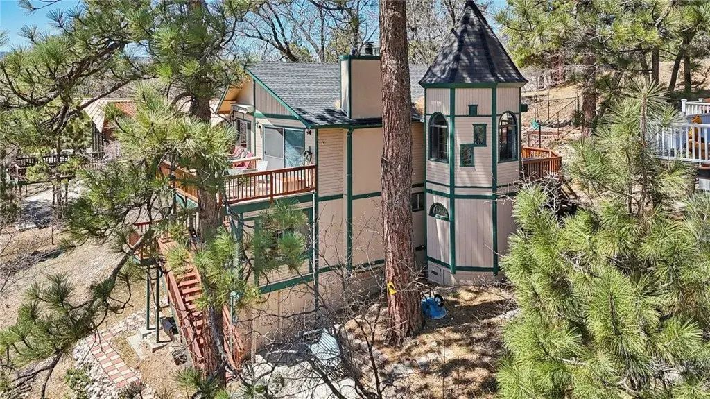 1179 Ridge Road, Fawnskin