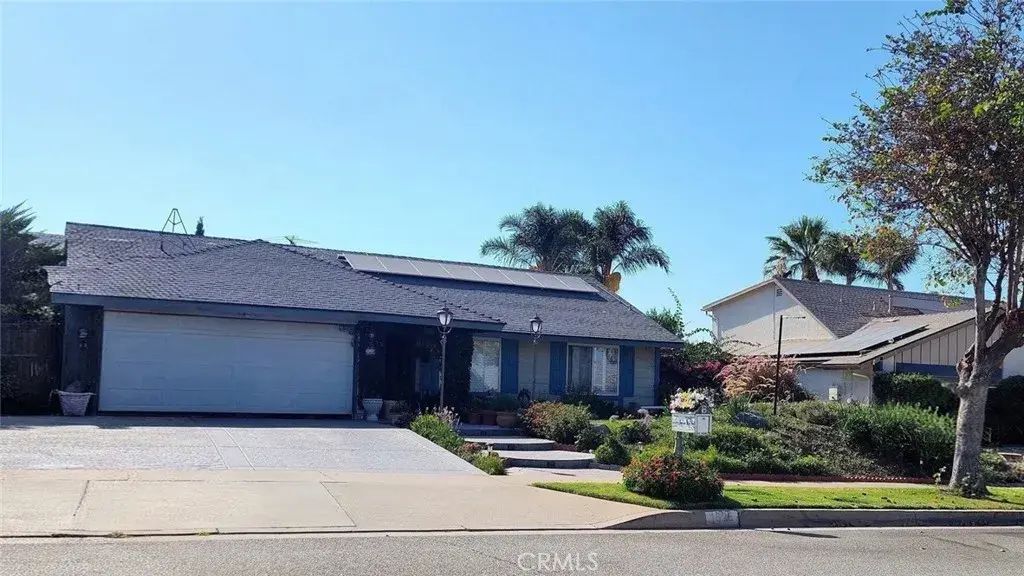 1626 Zinnia, Corona