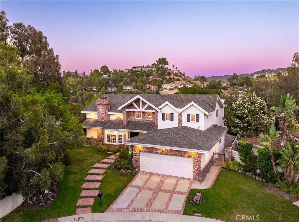 19501 Weeburn Court, Tarzana