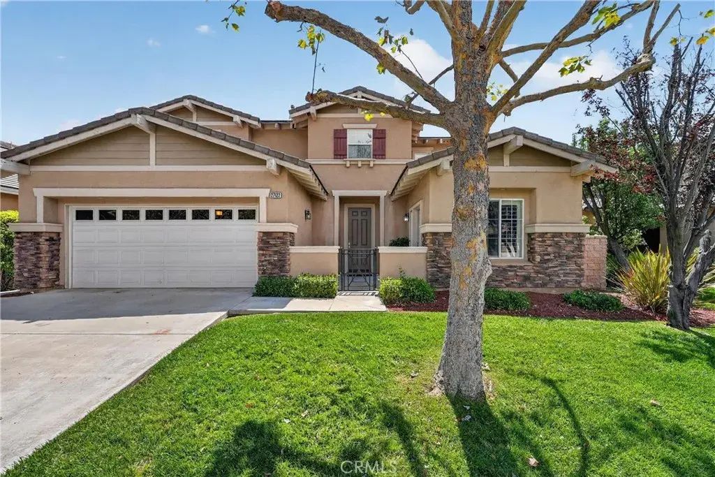 27122 Tube Rose, Murrieta