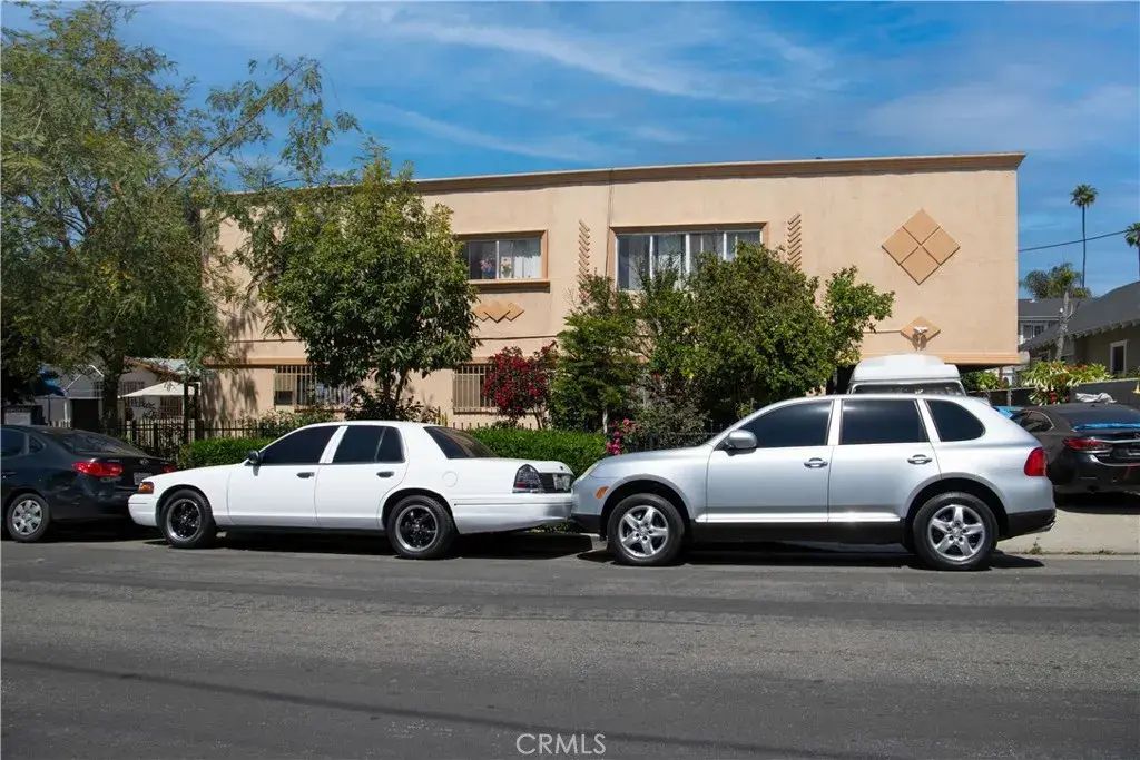 5005 Axtell, Los Angeles