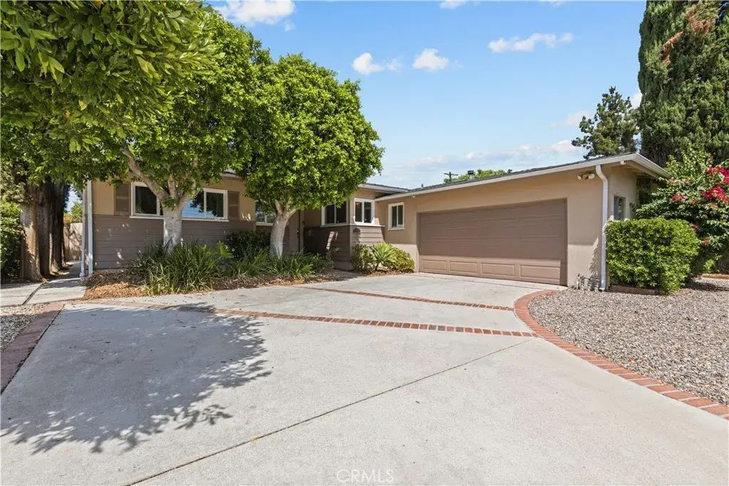 6319 Aura Avenue, Tarzana