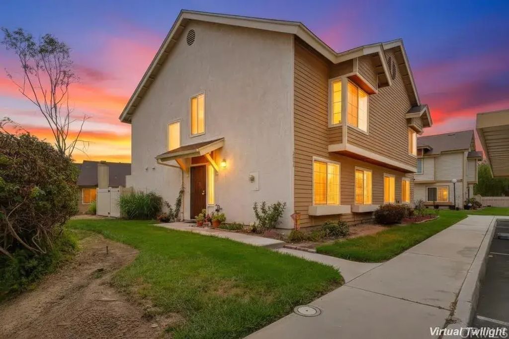 2041 Manzana Way, 