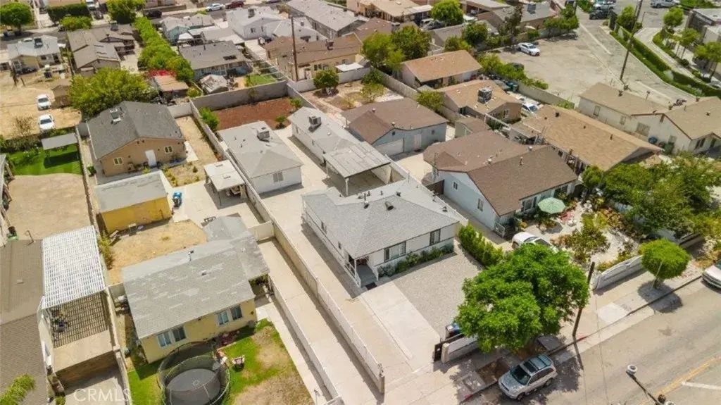 10826 Roscoe Boulevard, Sun Valley